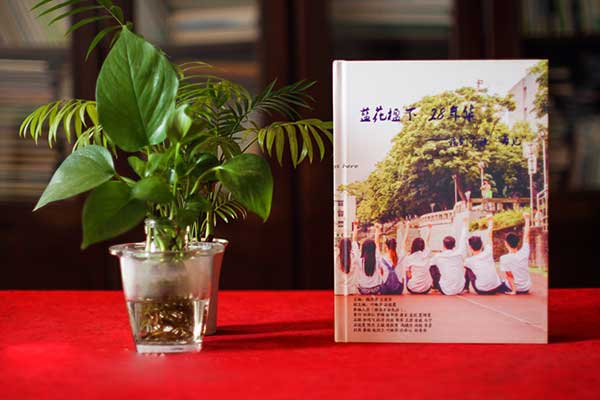 大學畢業(yè)校園紀念冊-記錄大學四年成長的同學錄相冊設(shè)計-留念影集