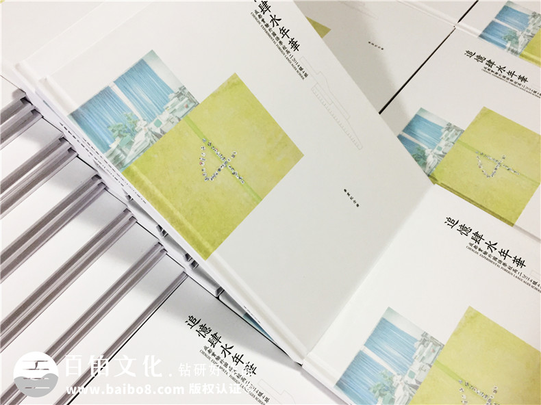 查閱我們的畢業(yè)紀念冊 設(shè)計的是一段青春回憶也感謝優(yōu)秀的你們！
