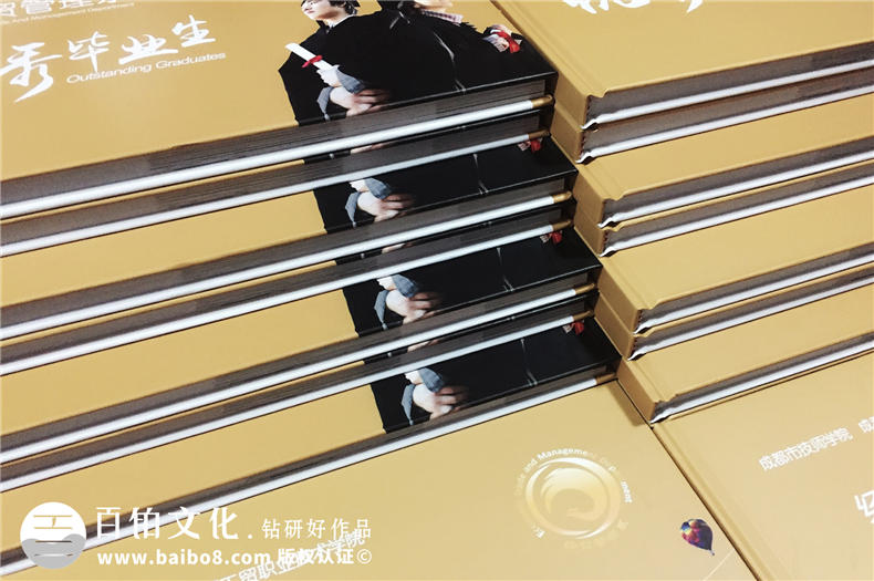 大學(xué)畢業(yè)相冊制作在多年后的回憶載體 大學(xué)畢業(yè)紀(jì)念冊的青春回憶！第5張-宣傳畫冊,紀(jì)念冊設(shè)計制作-價格費(fèi)用,文案模板,印刷裝訂,尺寸大小