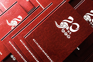 必備同學(xué)聚會紀(jì)念冊制作的方法 關(guān)注紀(jì)念相冊設(shè)計(jì)公司官網(wǎng)！