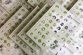 制作畢業(yè)紀(jì)念冊 查閱專業(yè)紀(jì)念冊設(shè)計公司的畢業(yè)紀(jì)念冊設(shè)計方案！