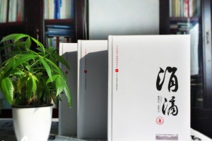 怎樣制作一本同學(xué)聚會(huì)紀(jì)念冊(cè)？專業(yè)紀(jì)念冊(cè)設(shè)計(jì)公司是這樣做的？